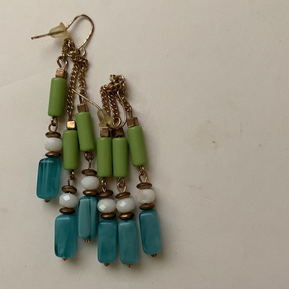 9 pair costume earrings. Very stylish!